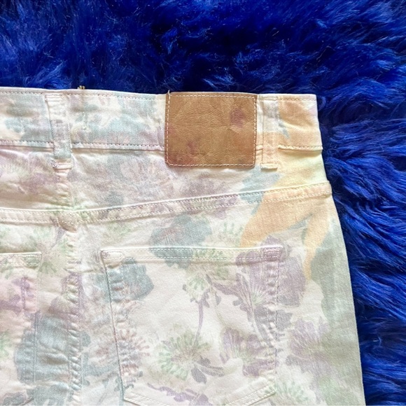 New! VICOLO Italy Parrot Floral Print High Waist Denim Shorts - Picture 4 of 5